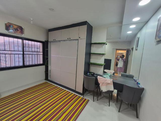Resale | 2 BHK 700 Sq.Ft. Apartment in Kohinoor Sapphire