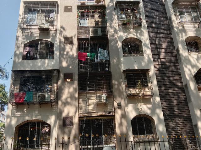 Resale | 2 BHK 700 Sq.Ft. Apartment in Raj Castle CHS