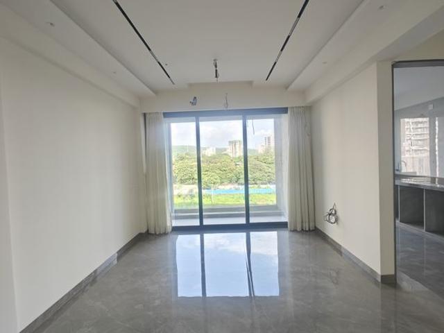 Resale | 2 BHK 714 Sq.Ft. Apartment in Pyramid Centria