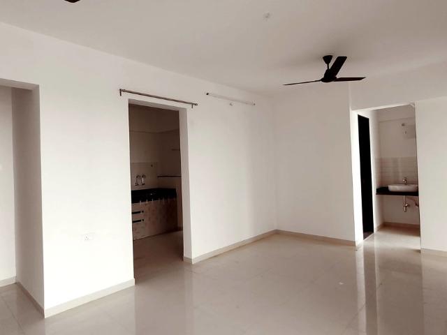 Resale | 2 BHK + 715 Sq.Ft. Apartment in Sheth Splendour Greens
