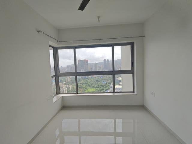 Resale | 2 BHK 711 Sq.Ft. Apartment in Kalpataru Paramount
