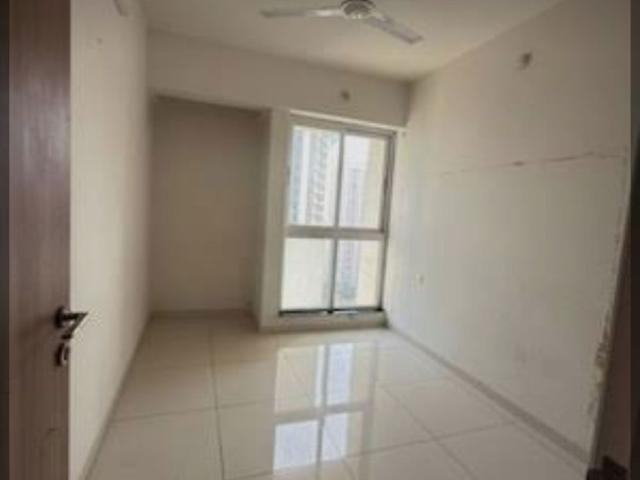 Resale | 2 BHK 735 Sq.Ft. Apartment in Lodha Amara Tower 44