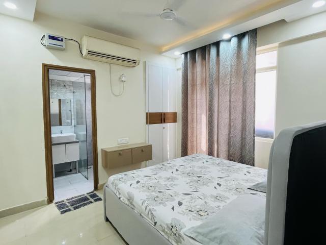 Resale | 2 BHK 735 Sq.Ft. Apartment in Suncity Avenue 76