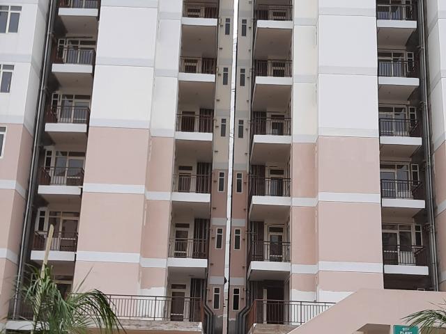 Resale | 2 BHK 735 Sq.Ft. Apartment in Suncity Avenue 76