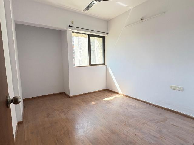Resale | 2 BHK 738 Sq.Ft. Apartment in Lodha Lakeshore Greens