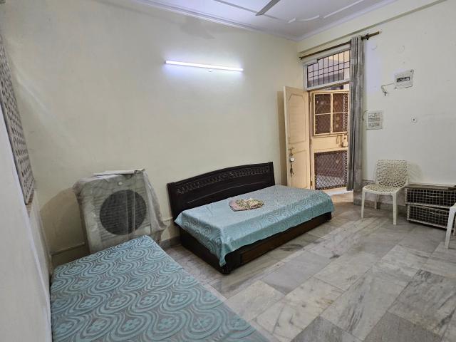 Resale | 2 BHK 750 Sq.Ft. Apartment in Dilshad Colony