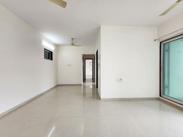 Resale | 2 BHK 750 Sq.Ft. Apartment in Lokhandwala Spring Grove