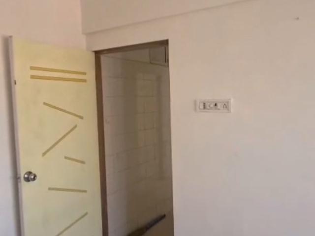 Resale | 2 BHK 750 Sq.Ft. Apartment in Rashmi Hetal