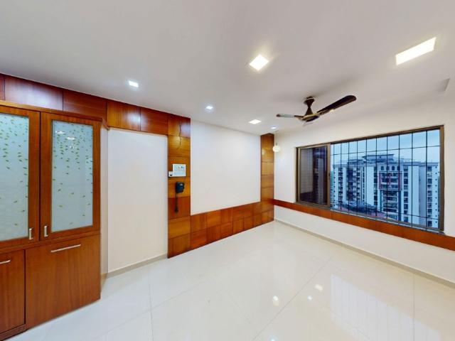 Resale | 2 BHK 750 Sq.Ft. Apartment in Rustomjee Elanza