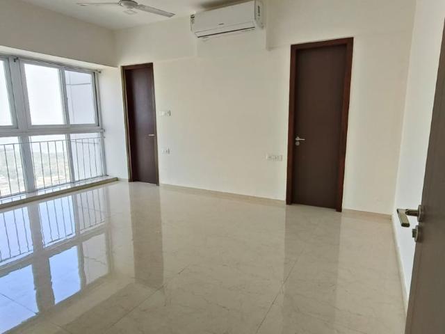 Resale | 2 BHK 750 Sq.Ft. Apartment in Rustomjee Elita