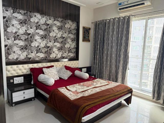 Resale | 2 BHK 780 Sq.Ft. Apartment in Lokhandwala Octacrest