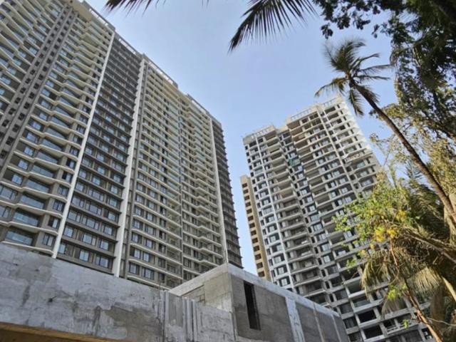 Resale | 2 BHK 781 Sq.Ft. Apartment in Kalpataru Magnus