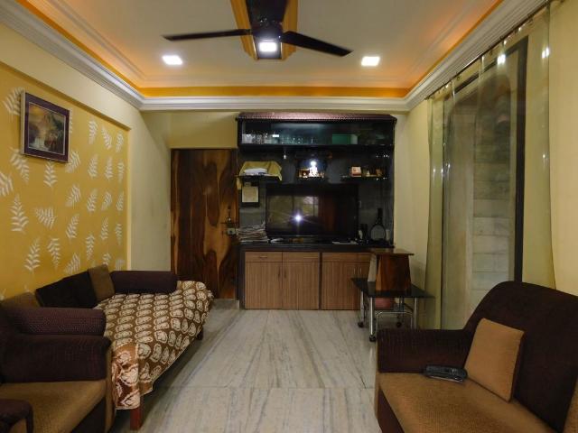 Resale | 2 BHK + 805 Sq.Ft. Apartment in Hansraj Building