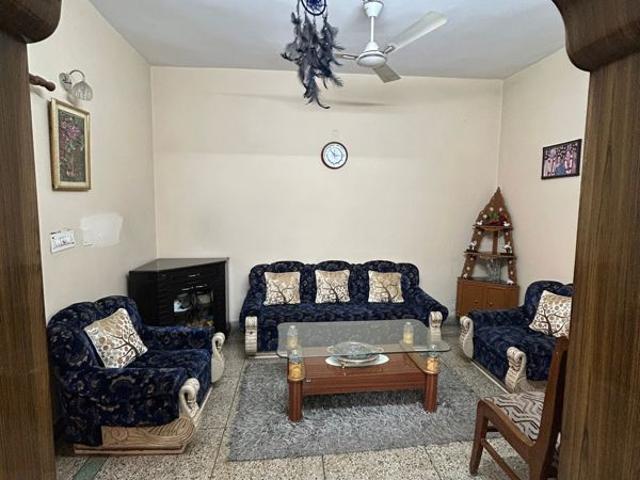Resale | 2 BHK 800 Sq.Ft. Apartment in Vikas Puri