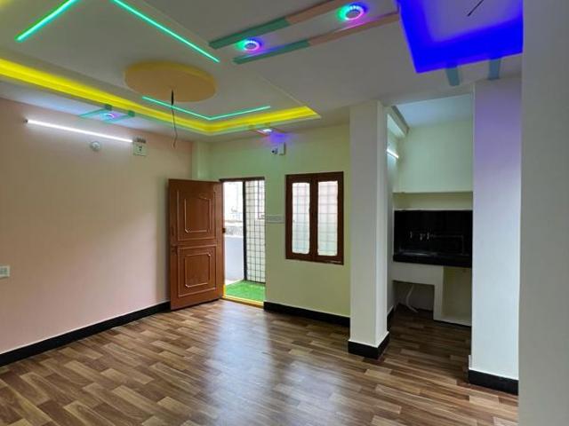 Resale | 2 BHK 800 Sq.Ft. Apartment in G KS Santhosh Apartments