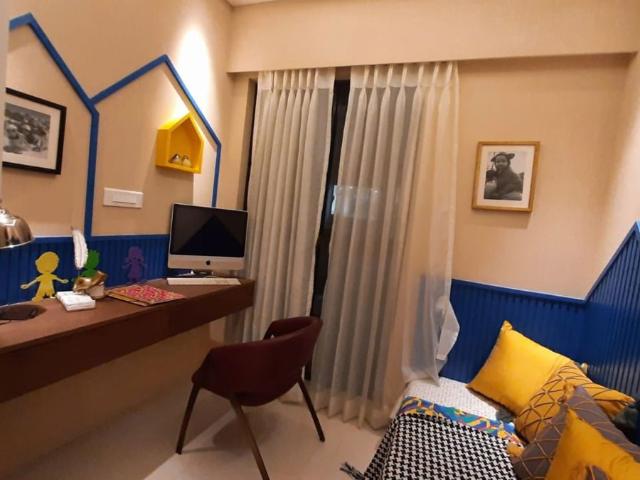 Resale | 2 BHK 800 Sq.Ft. Apartment in K Raheja Jade City