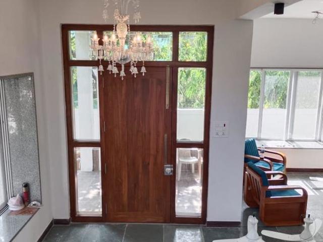 Resale | 2 BHK 800 Sq.Ft. Apartment in L&T Crescent Bay T2