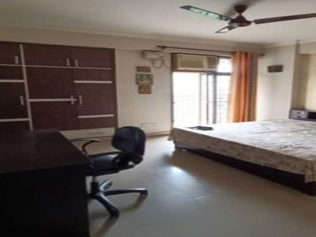 Resale | 2 BHK 800 Sq.Ft. Apartment in Paramount Symphony