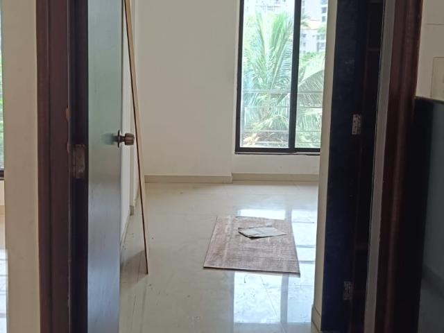 Resale | 2 BHK 815 Sq.Ft. Apartment in Khar West