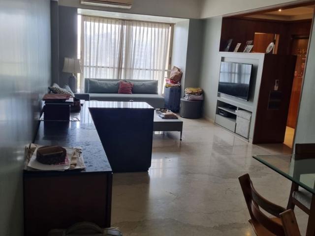 Resale | 2 BHK 815 Sq.Ft. Apartment in Malabar Hill