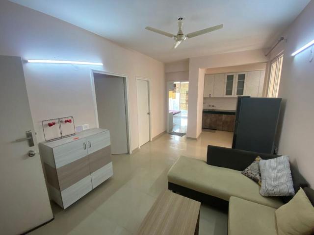 Resale | 2 BHK 816 Sq.Ft. Apartment in Shree Vardhman Green Court