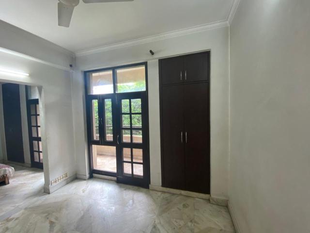 Resale | 2 BHK 825 Sq.Ft. Apartment in Paras Tierea
