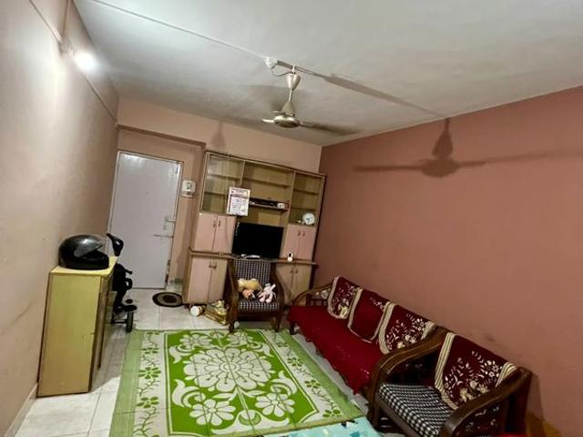 Resale | 2 BHK 820 Sq.Ft. Apartment in Laxmi Nagar Society