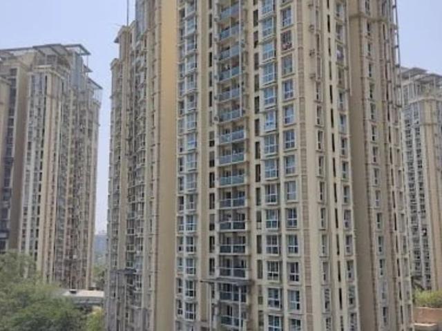 Resale | 2 BHK 830 Sq.Ft. Apartment in Sheth Vasant Lawns