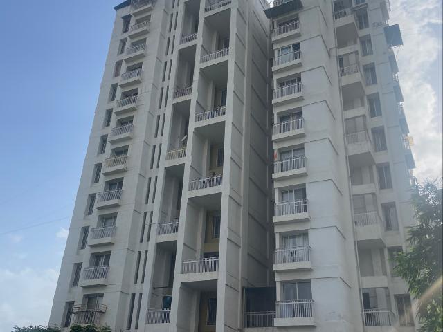 Resale | 2 BHK 846 Sq.Ft. Apartment in Paramount Altissimo