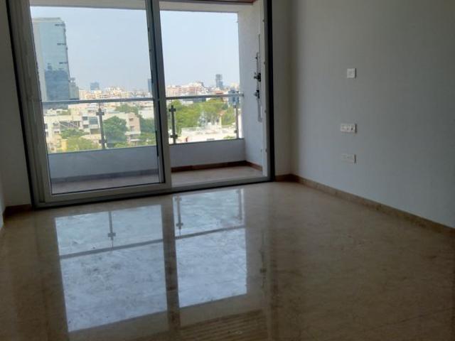 Resale | 2 BHK 850 Sq.Ft. Apartment in Valencia Apartment
