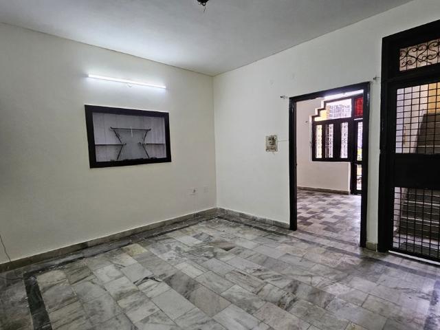 Resale | 2 BHK 850 Sq.Ft. Apartment in Dilshad Colony
