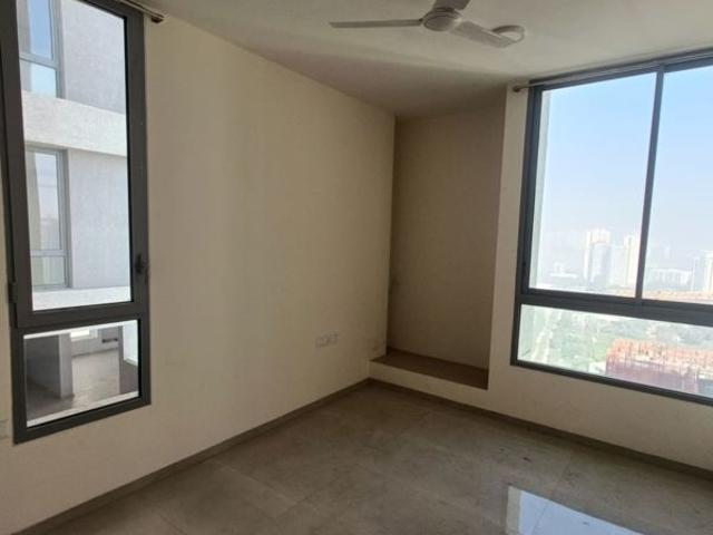 Resale | 2 BHK 850 Sq.Ft. Apartment in Piramal Vaikunth