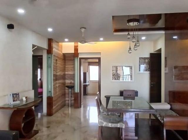 Resale | 2 BHK 850 Sq.Ft. Apartment in Raheja Reflections
