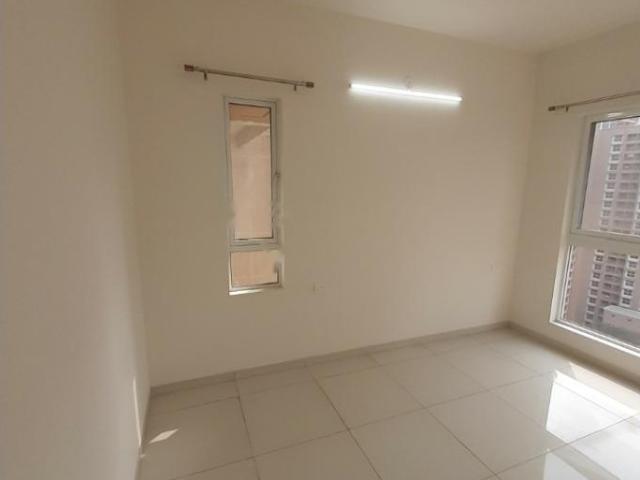 Resale | 2 BHK 865 Sq.Ft. Apartment in Godrej Green Vistas