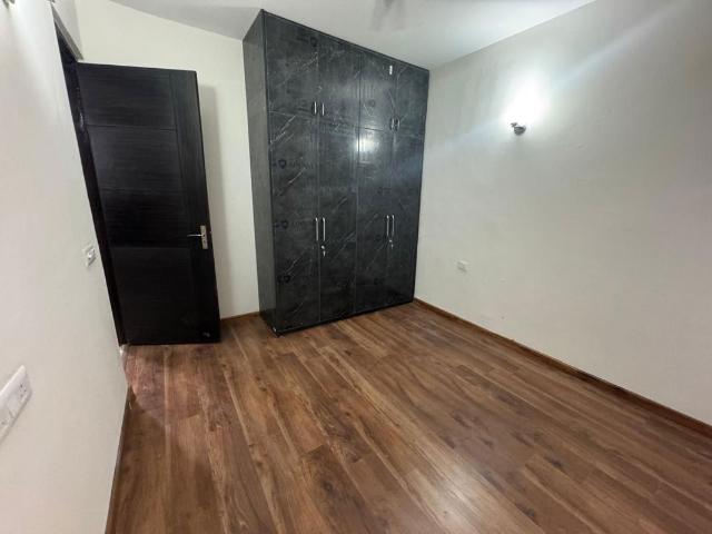 Resale | 2 BHK 865 Sq.Ft. Apartment in Signature Global Park