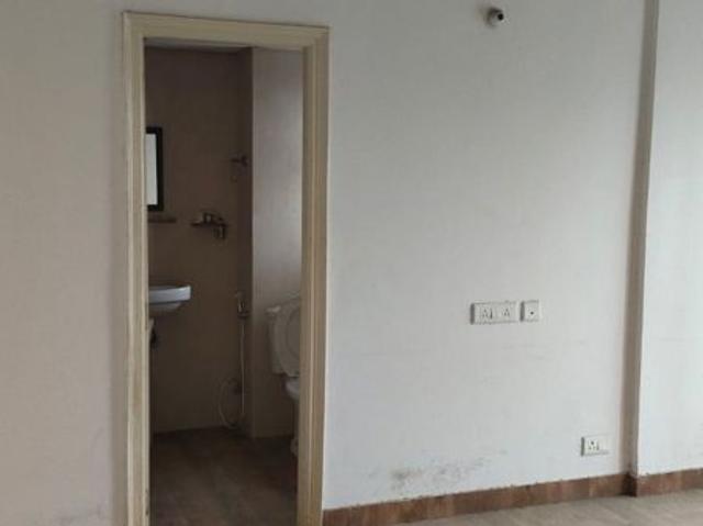 Resale | 2 BHK 860 Sq.Ft. Apartment in Palm Marina Suites