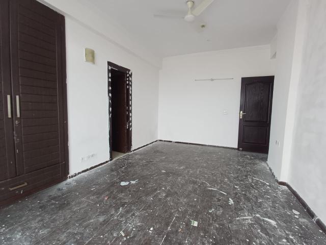 Resale | 2 BHK 875 Sq.Ft. Apartment in Amrapali Princely Estate