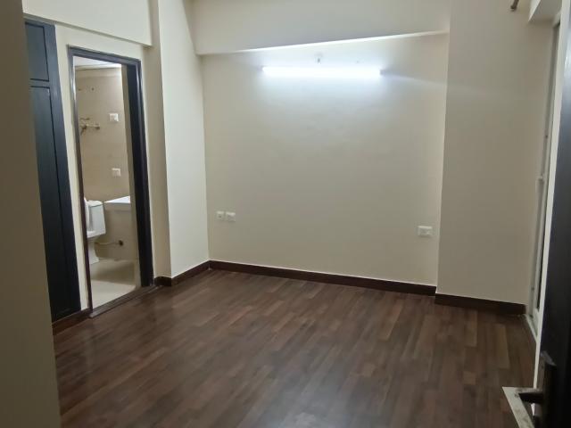 Resale | 2 BHK 895 Sq.Ft. Apartment in Sethi Max Royal