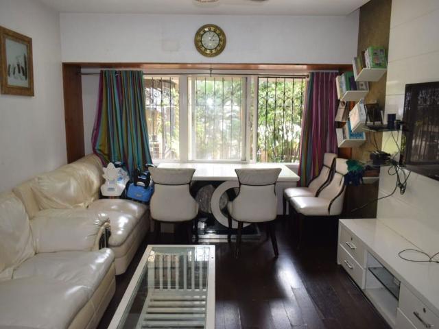 Resale | 2 BHK + 890 Sq.Ft. Apartment in Prabhadevi CHS