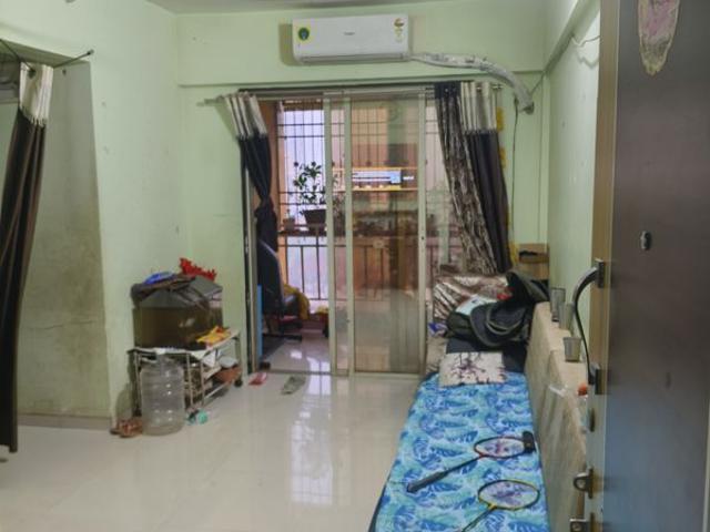 Resale | 2 BHK 890 Sq.Ft. Apartment in Royce Paradise
