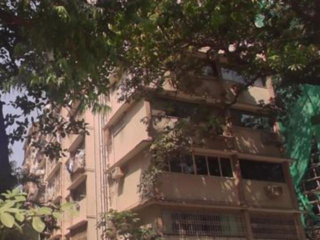 Resale | 2 BHK 900 Sq.Ft. Apartment in Cumbala Hill
