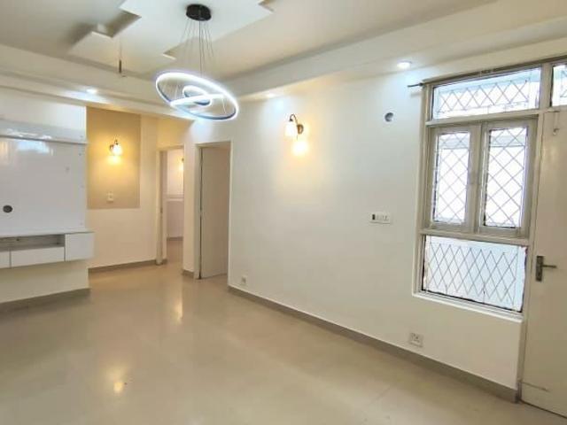 Resale | 2 BHK 900 Sq.Ft. Apartment in Mahagun Mahagunpuram II
