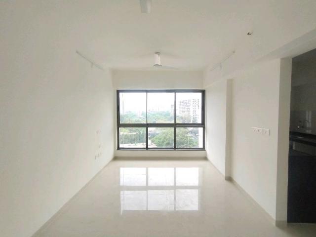 Resale | 2 BHK 900 Sq.Ft. Apartment in Rustomjee Bella Phase 1