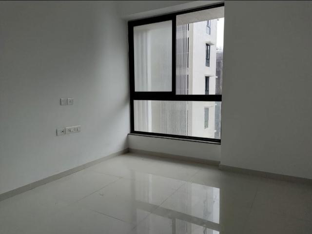 Resale | 2 BHK 902 Sq.Ft. Apartment in Sunteck Avenue 2