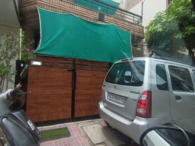 Resale | 2 BHK + 90 Sq.Yd. Independent House in Sector 10
