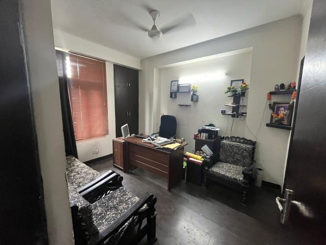 Resale | 2 BHK 915 Sq.Ft. Apartment in Ajnara Integrity