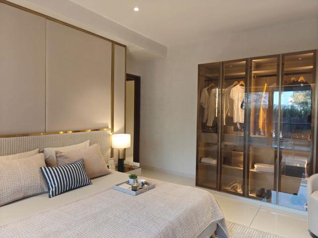 Resale | 2 BHK 915 Sq.Ft. Apartment in Godrej Elaris