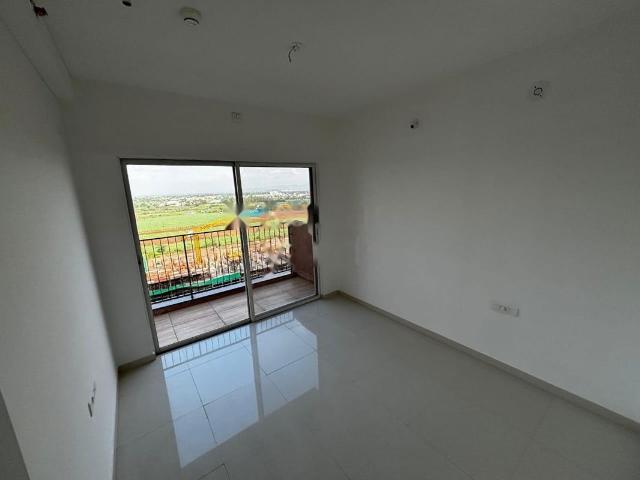Resale | 2 BHK 910 Sq.Ft. Apartment in Godrej Boulevard