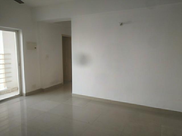 Resale | 2 BHK 925 Sq.Ft. Apartment in Paras Tierea