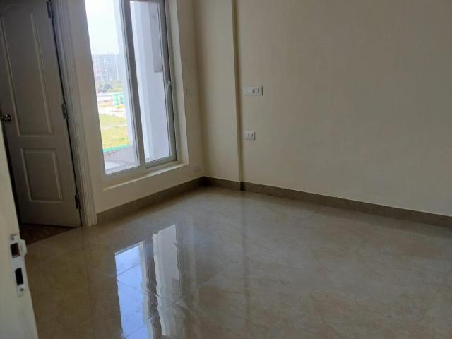 Resale | 2 BHK 925 Sq.Ft. Apartment in Paras Tierea